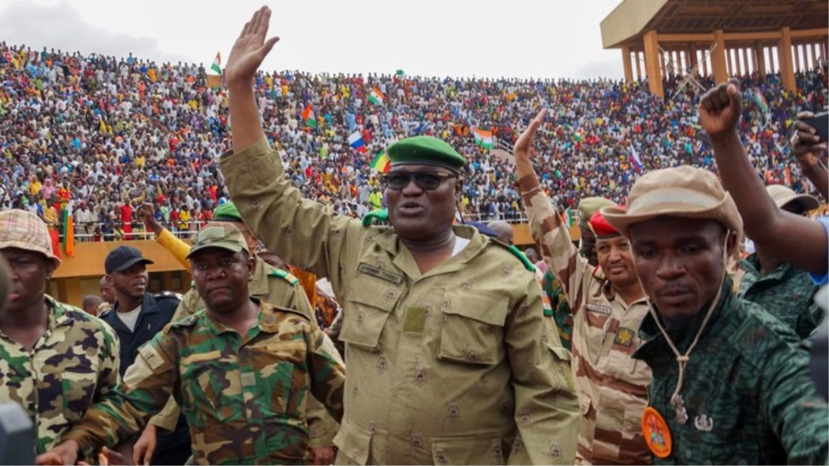 Nijer'de idareye el koyan askeri cunta, Cumhurbaşkanı Bazum'u yargılamak istiyor
