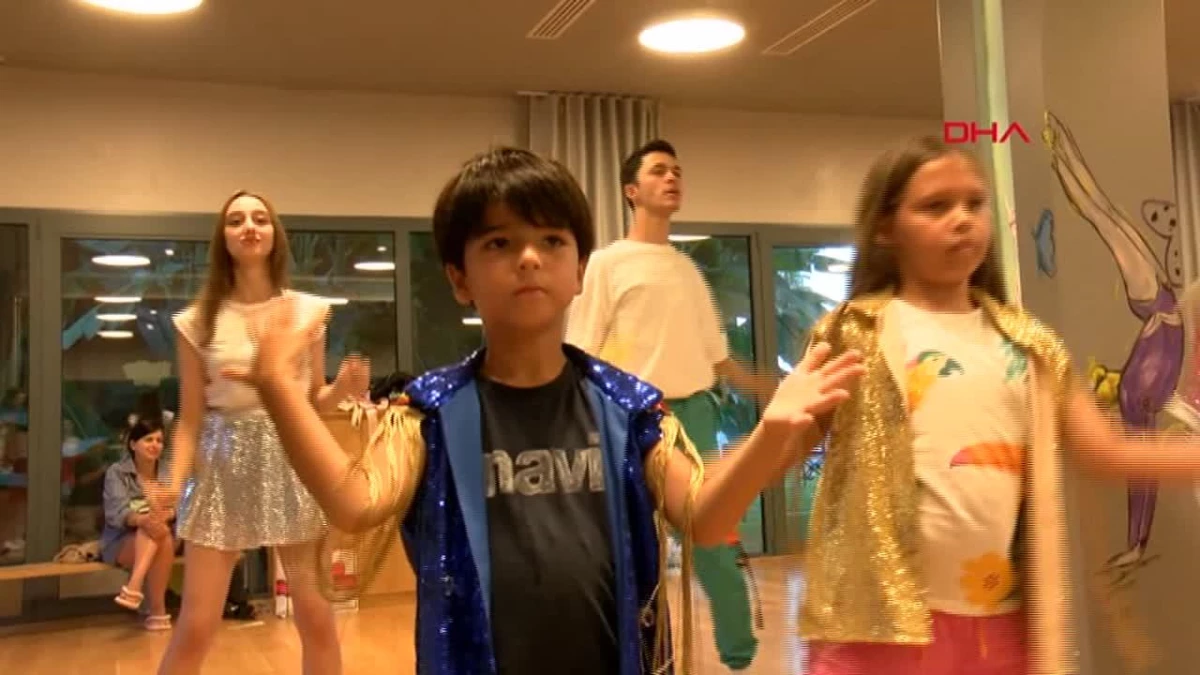 Rixos Sungate Otelinde Çocuklara Müzikal Eğitim Veriliyor