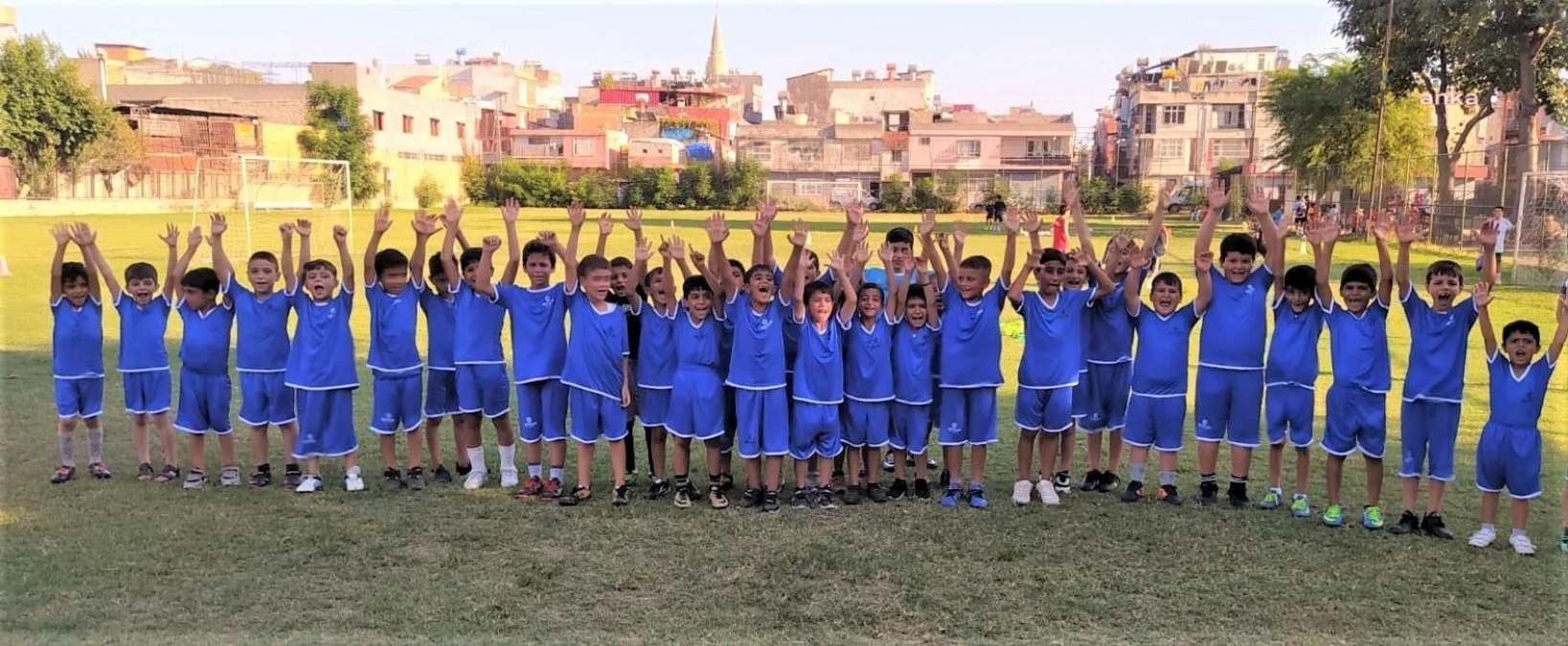 Seyhan Belediyesi Yaz Futbol Okulu Açtı