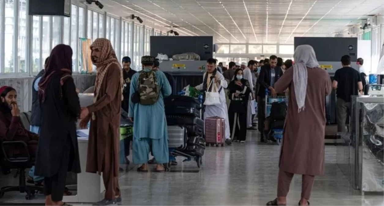 Taliban, Dubai'de eğitim bursu kazanan 60 Afgan bayanının ülkeden çıkmasına müsaade vermedi