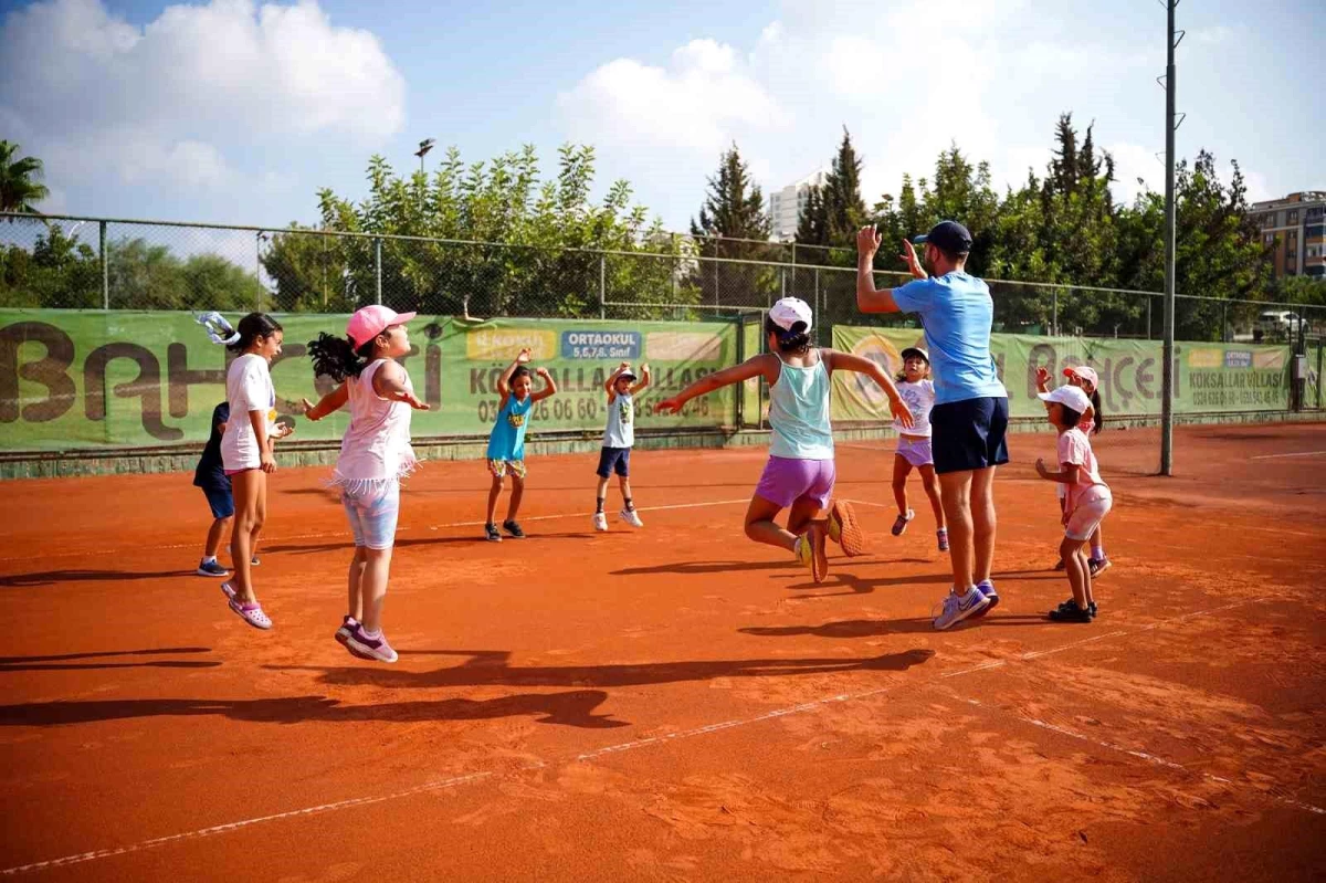 Tarsus Belediyesi Kent Tiyatrosu ve Tarsus Tenis Kulübü Dra-Masal Tenis Kursu ile Çocukları Tenisle Tanıştırdı