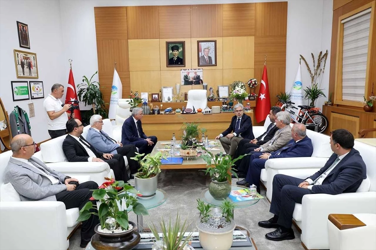 Ulusal Eğitim Bakan Yardımcısı Sakarya Büyükşehir Belediye Lideri Ekrem Şanlı'yı Ziyaret Etti