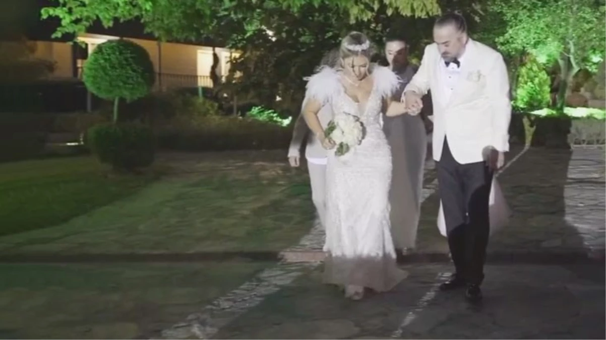Volkan Konak, eşiyle 31 yıl sonra düğün yaptı! Eşi ayakkabısından ötürü yürüyemedi