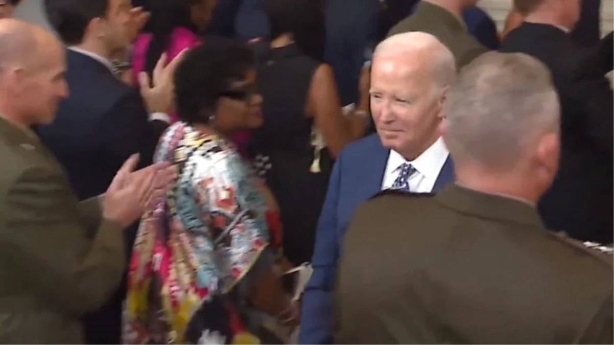 ABD Lideri Biden, katıldığı Onur Madalyası merasimini apansız terk etti