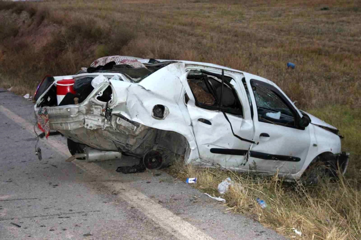 Afyonkarahisar'da Araba Kazası: 3 Kişi Yaralandı