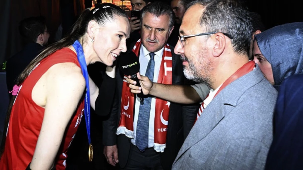 Cumhurbaşkanı Erdoğan, Avrupa şampiyonluğu sonrası kaptan Eda Fazilet ile konuştu: Çok çekişmeli bir maç oldu