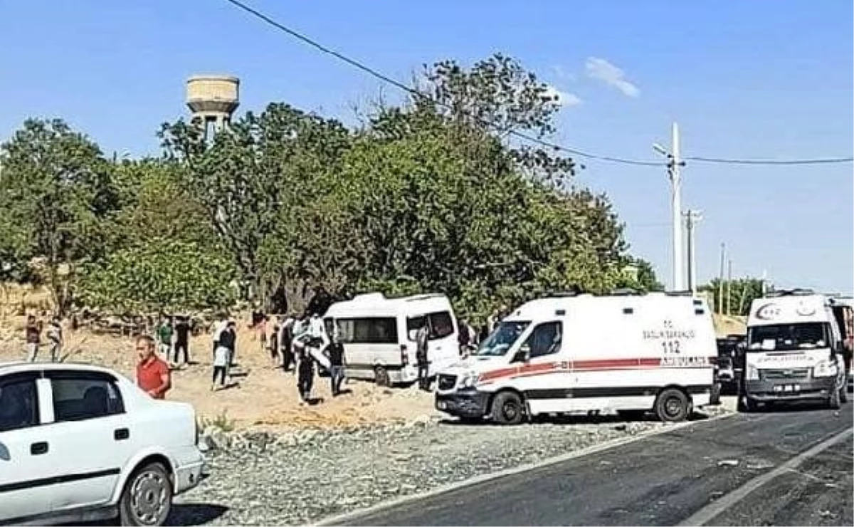 Diyarbakır'da traktör ile minibüs çarpıştı: 15 yaralı