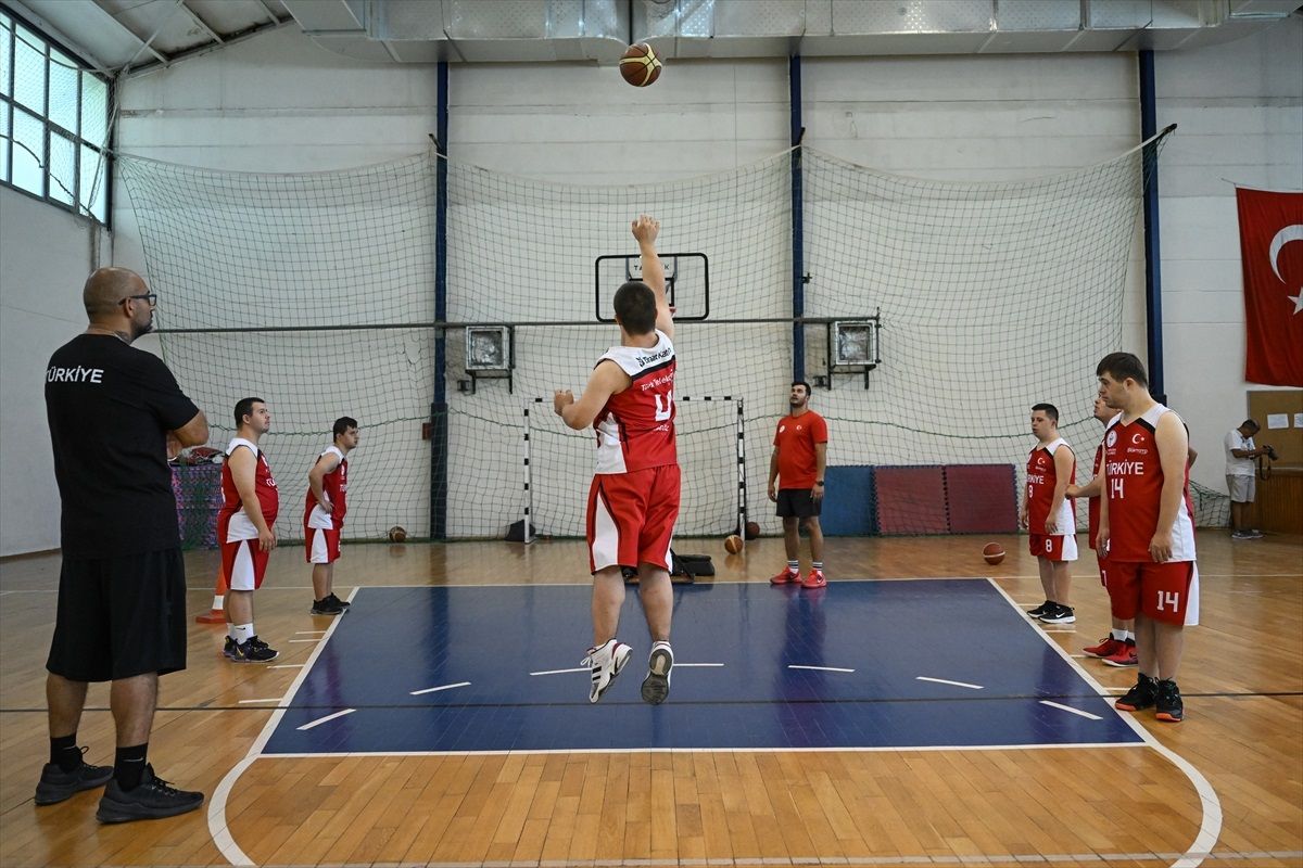 Down Sendromlu Ulusal Basketbol Ekibi, İtalya'ya Avrupa şampiyonu olmak için gidiyor