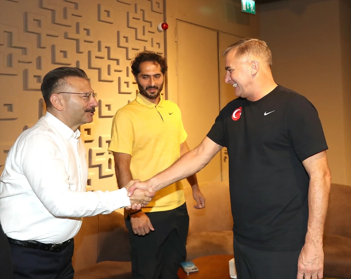 Eskişehir Valisi Hüseyin Aksoy, A Ulusal Futbol Kadrosu'nu ziyaret etti