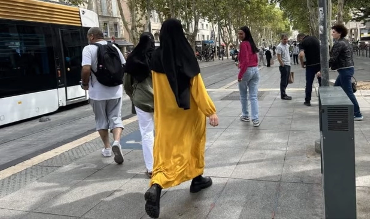 Fransa'da Danıştay okullarda uzun elbise yasağını onayladı, onlarca kız meskene geri gönderildi