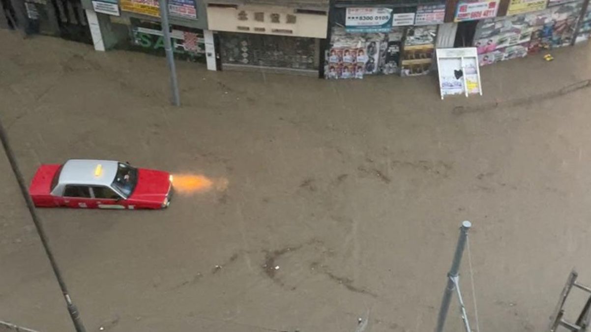 Hong Kong'da tayfun ve sel bir ortada: 2 kişi hayatını kaybetti, 110 kişi yaralandı