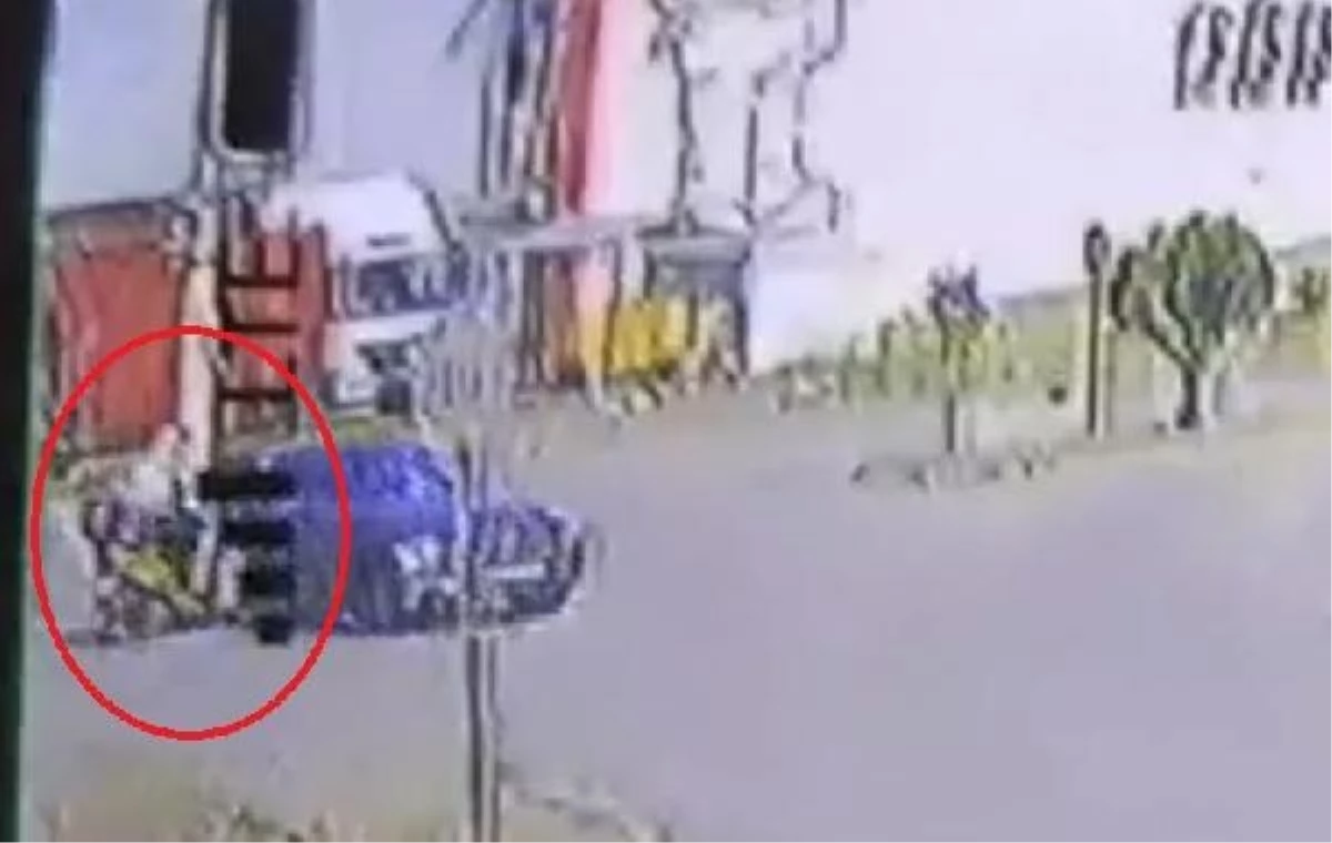 İnegöl'de motosiklet ile araba çarpıştı: 1 yaralı