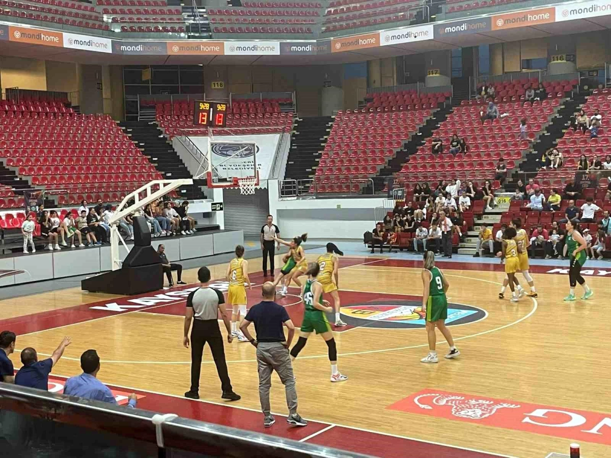 İzmit Belediyespor Bayan Basketbol Grubu Erciyes Cup'ta çaba etti