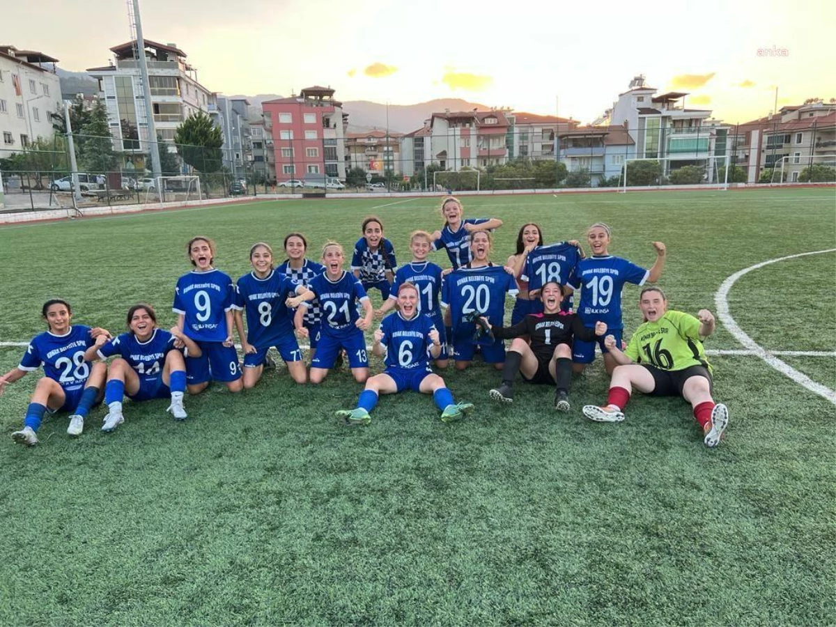 Konak Belediyesi U17 Kız Futbol Kadrosu Şampiyonluk İçin Yarı Finalde
