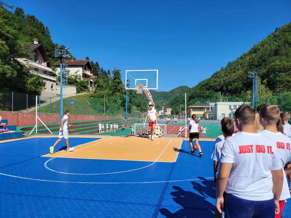 NBA'li Jusuf Nurkic, Bosna Hersek'te çocuklar için basketbol kampı düzenledi