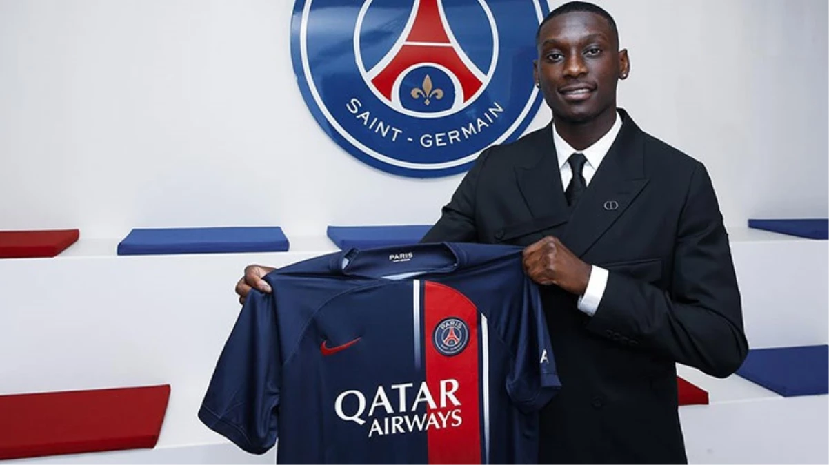 Paris Saint-Germain, 90 milyon euro bedelle Muani'yi renklerine bağladı