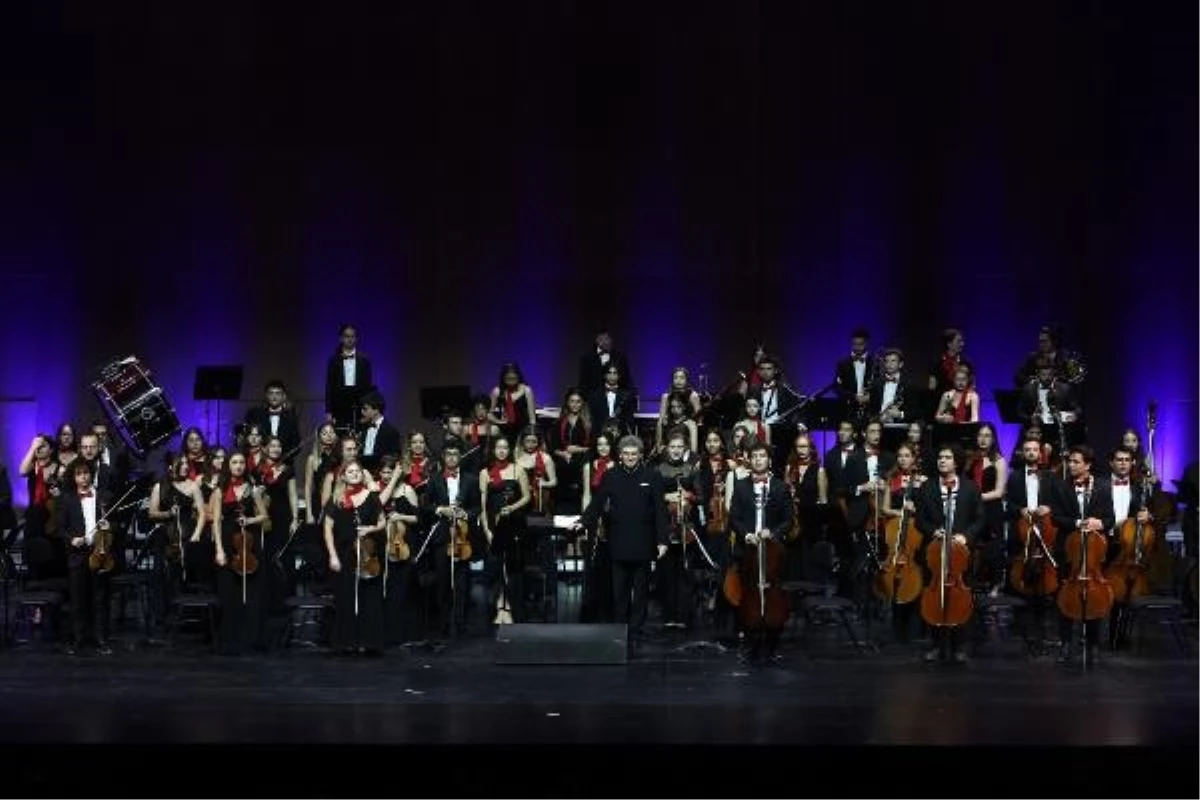 Sabancı Topluluğu, Cumhuriyet'in 100'üncü yılını Türkiye Gençlik Filarmoni Orkestrası ile kutladı