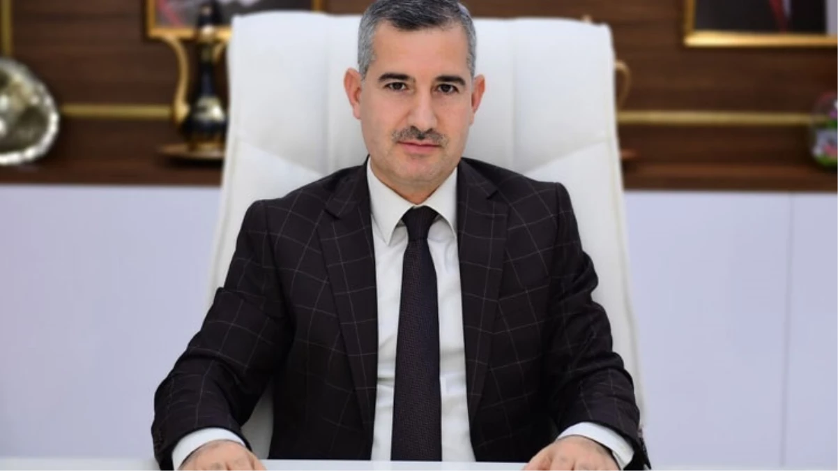 Yeşilyurt Belediye Lideri Mehmet Çınar, eşini istisnai takımda memur yaptı